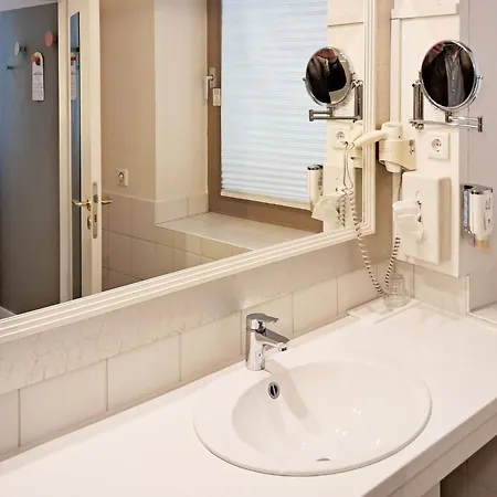 מלון Garner Post By Ihg 4*
