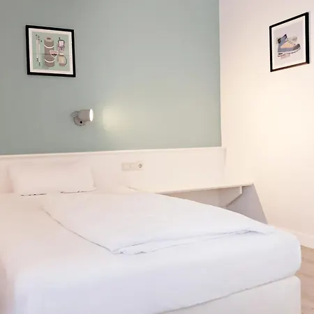 Garner Post By Ihg