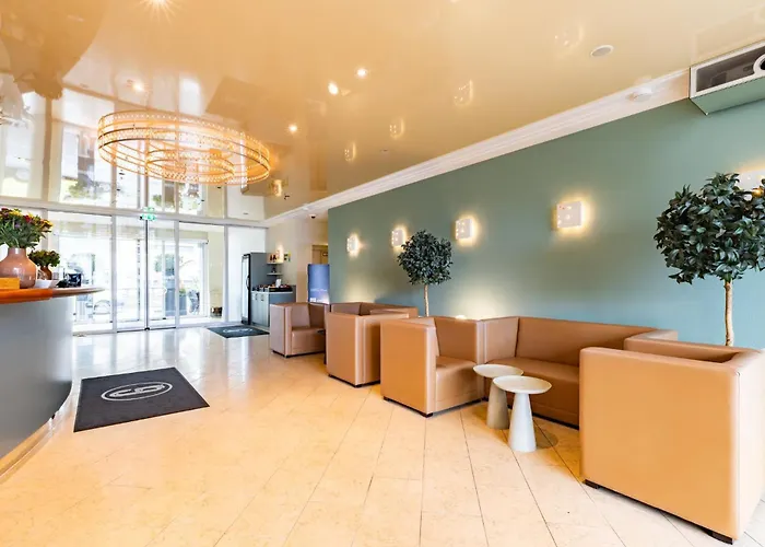 Garner Post By Ihg